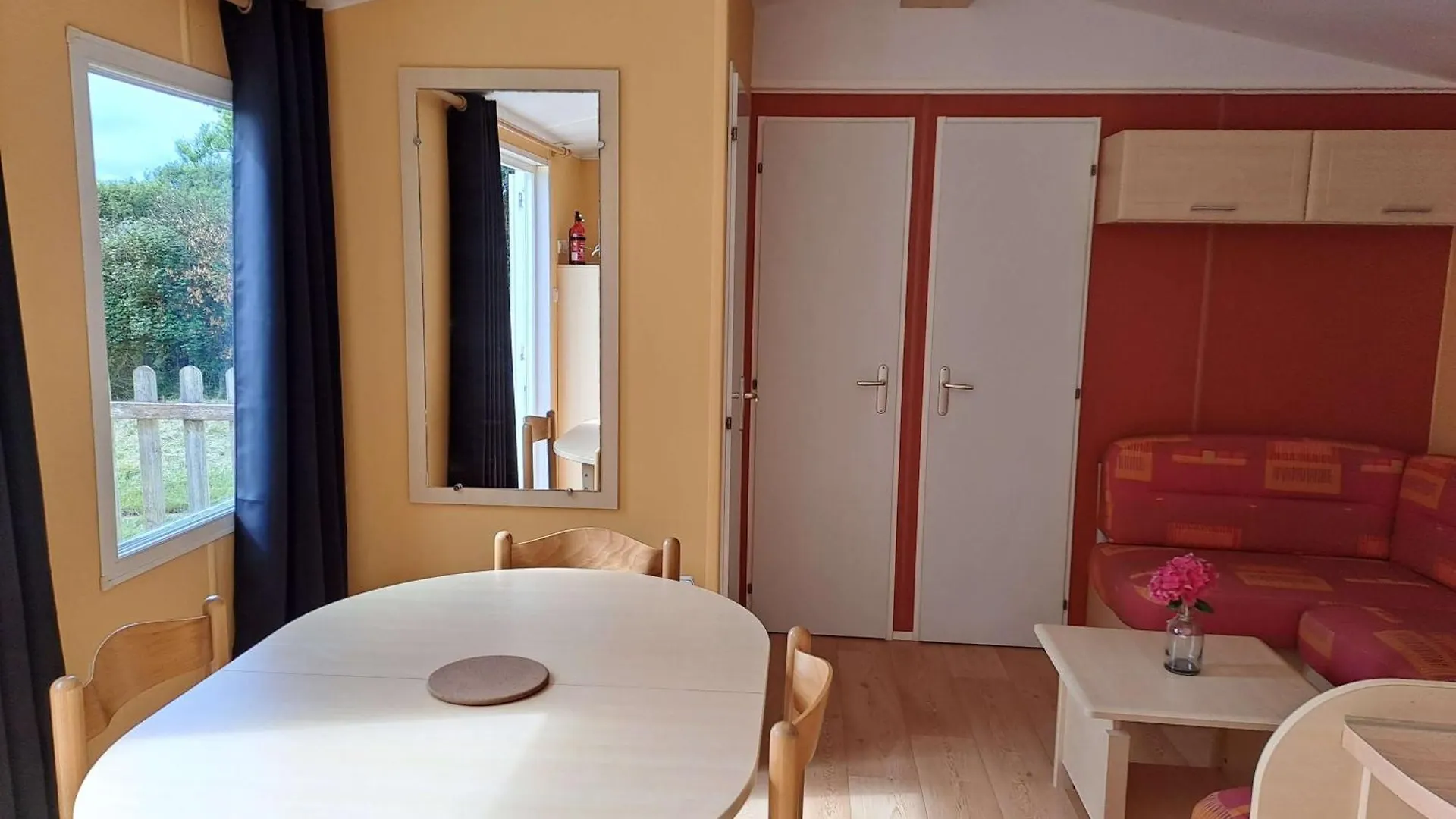 Camping Le Kergorz Plomodiern Кемпинг